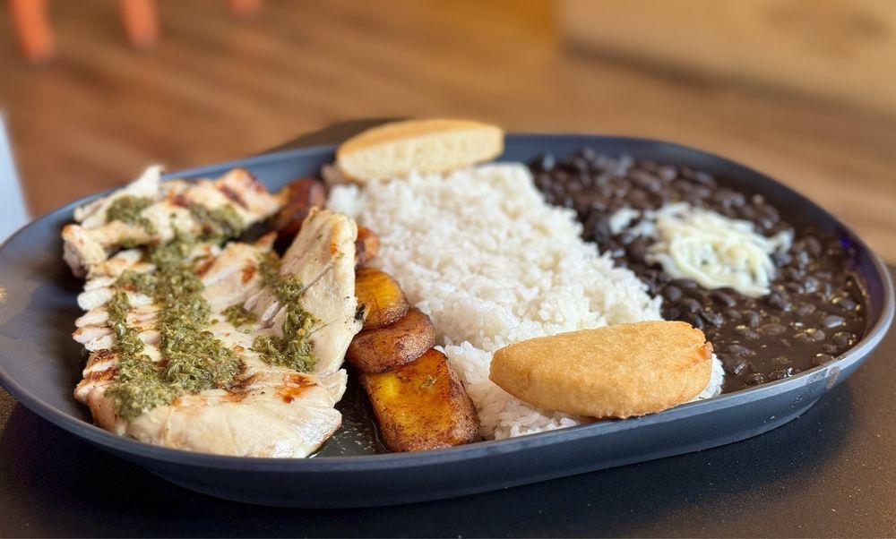 Pa'l Carajo Arepa Lounge